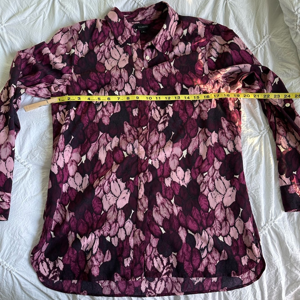 🚺 Talbots purple leaf patterned top - Picture 9 of 9